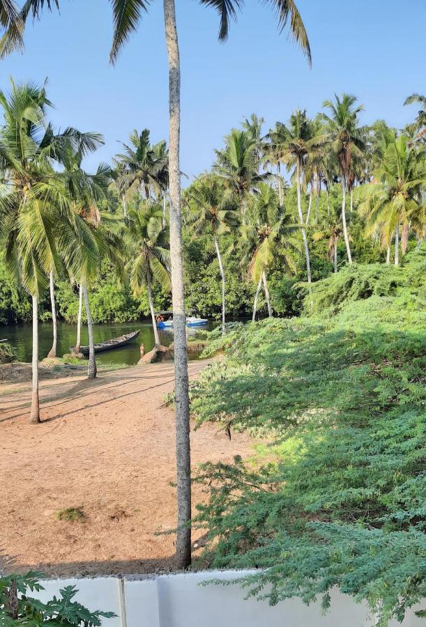 Poovar Sea View Rooms And Boating Family & Couple Only Exterior photo